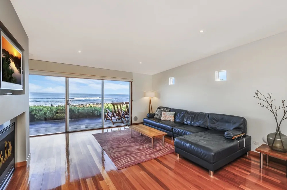 Hearns Beachside Villa 7