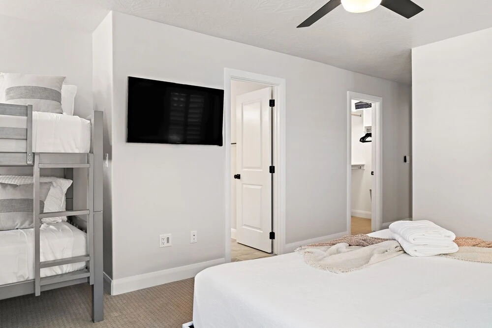 Zions Base Camp 4 Bedroom Townhouse by RedAwning