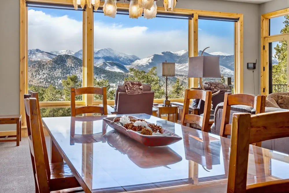 Garlands' Alpine Lodge Luxury Vacation At Windcliff 3 Bedroom Home by RedAwning