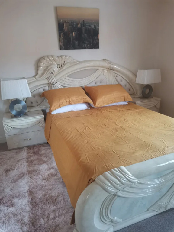 Beautiful 1-bed House in Manchester