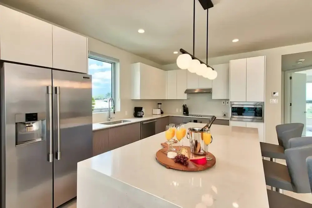 Stylish Paradise Luxury Waterfront Apartment at Soleil Residences