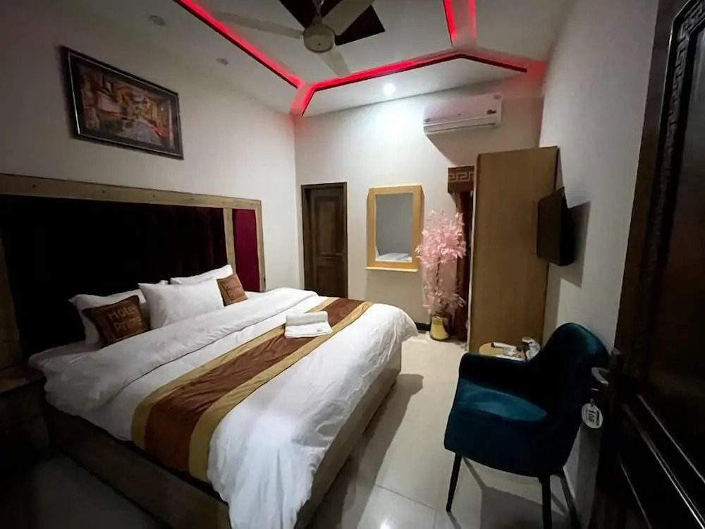 Go Hotel 001 Johar Town