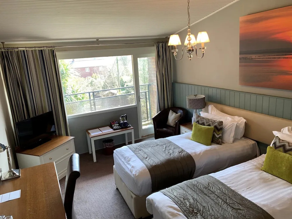 The Potters Heron - A Heartwood Inn