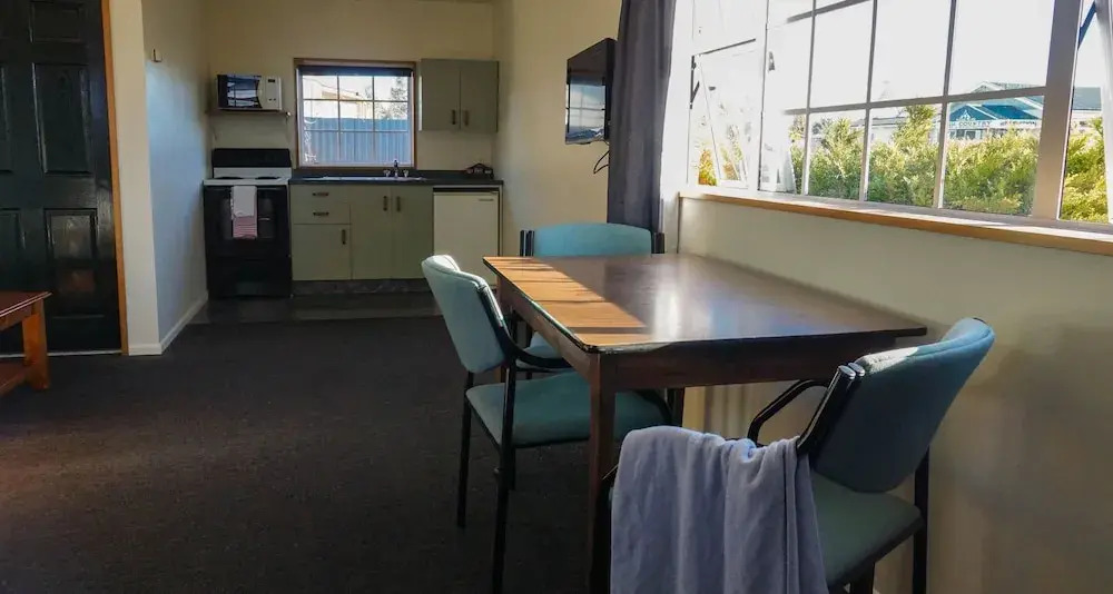 Colonial Motel
