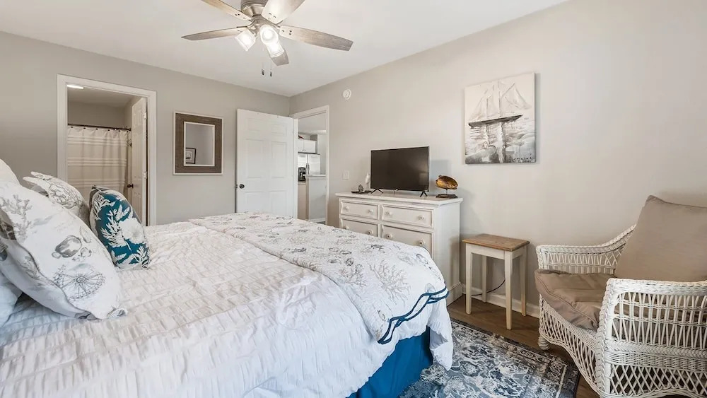 Anchors Away Ii In This Spacious And Beautiful Condo Overlooking Pond And 4th Hole 2 Bedroom Condo by Peace Vacations