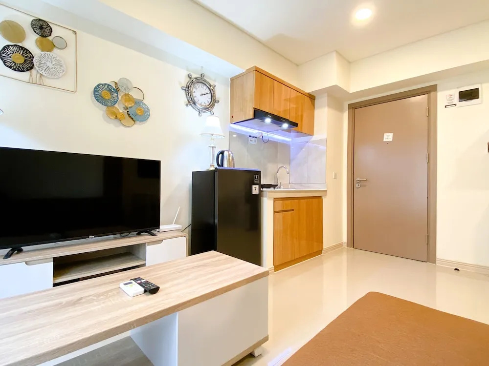 Homey And Modern 2Br At 6Th Floor Meikarta Apartment