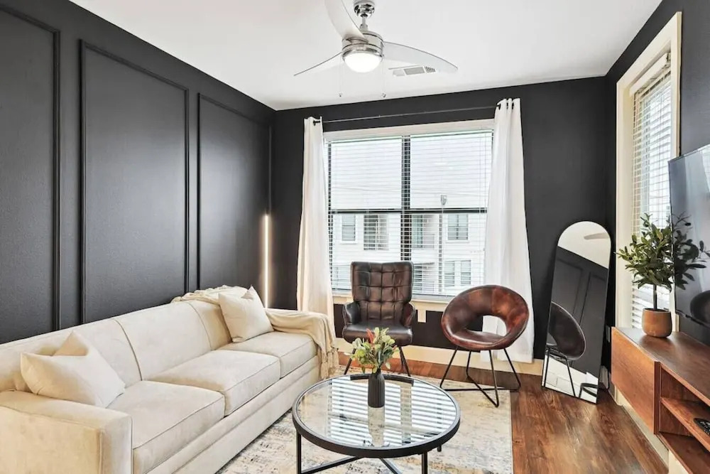 Luxe 1 Bedroom With Pool Near Toyota HQ & Legacy West