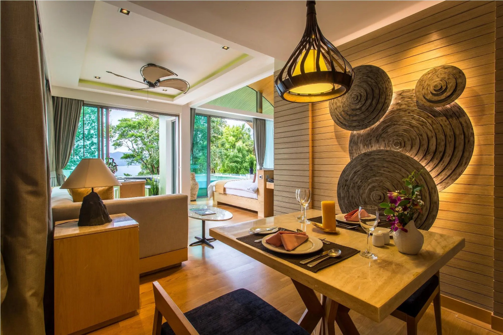 Crest Resort & Pool Villas