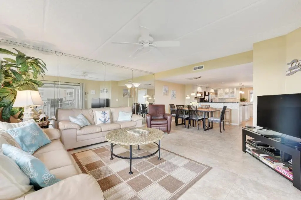 Windjammer 105, 3 Bedrooms, Sleeps 8, Ocean View, Elevator, Pool