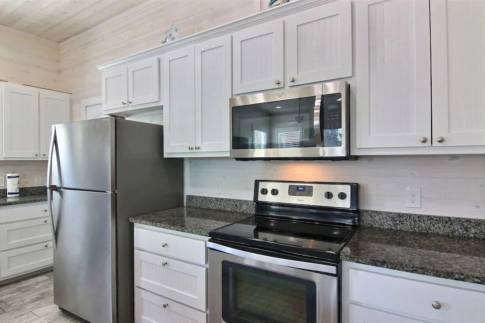 Good Times and Tan Lines - 4 Br home