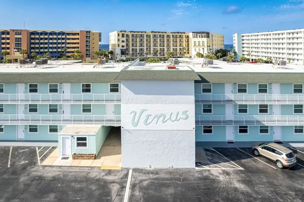 Venus 116 2 Bedroom Condo by RedAwning