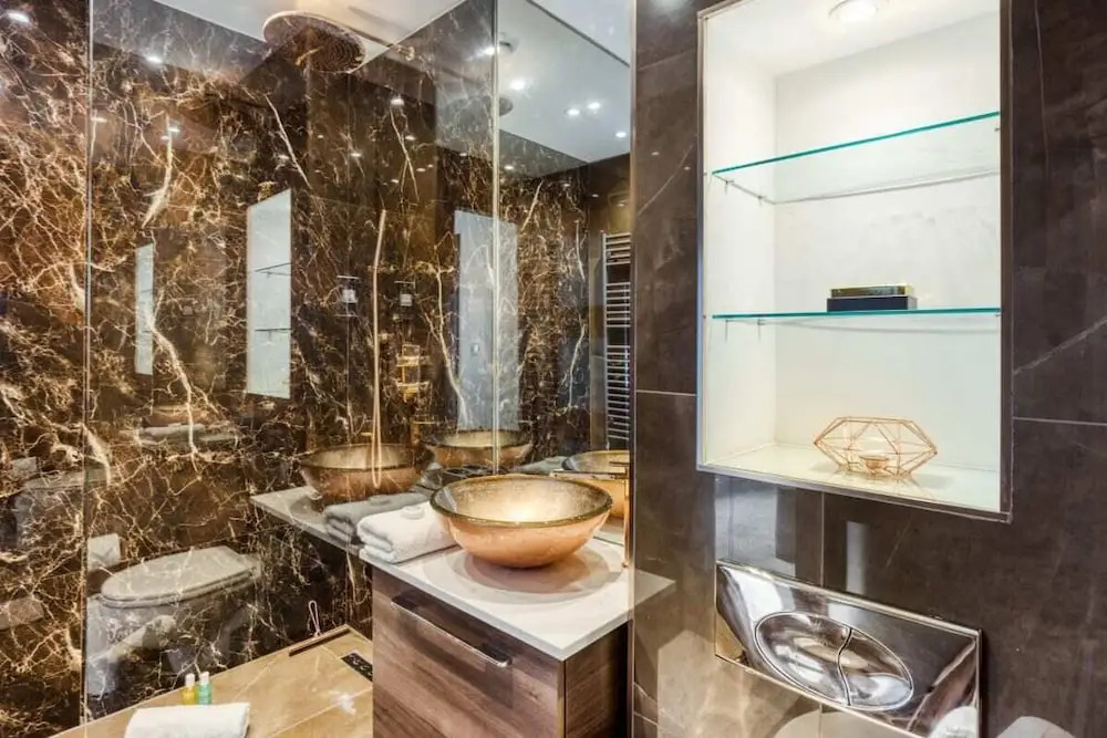 Stylish 1bdr Apt W/balcony, Near Victoria Station