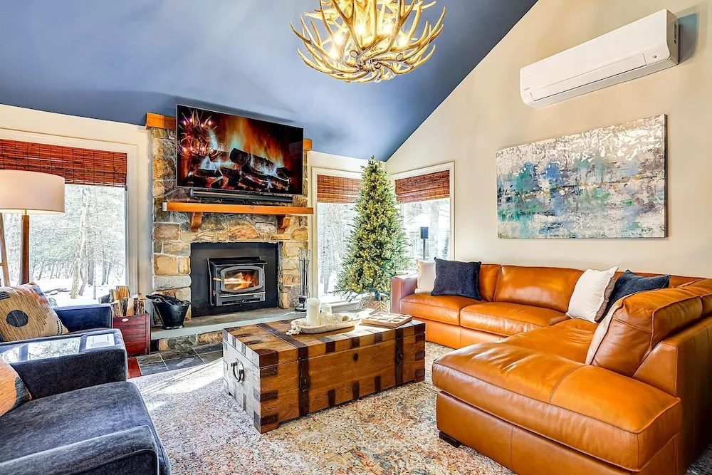 Streamside Luxury Home Lake Naomi