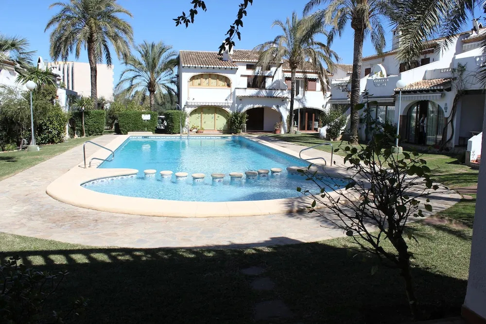 152 Tropicana Park