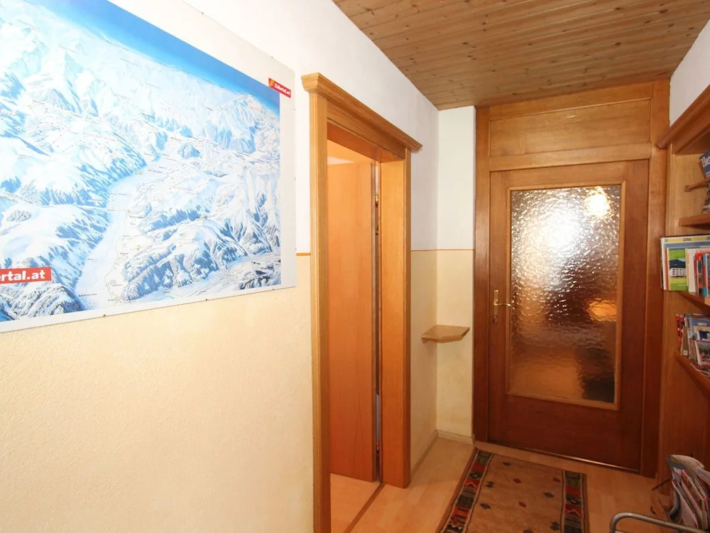 Cozy Apartment in Zell am Ziller Balcony