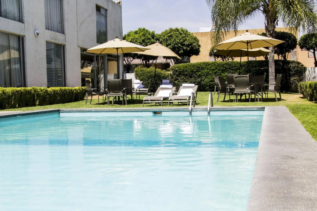 La Posada Hotel y Suites