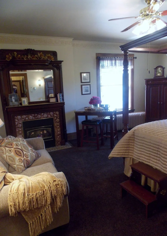 The Firelight Inn on Oregon Creek Bed and Breakfast