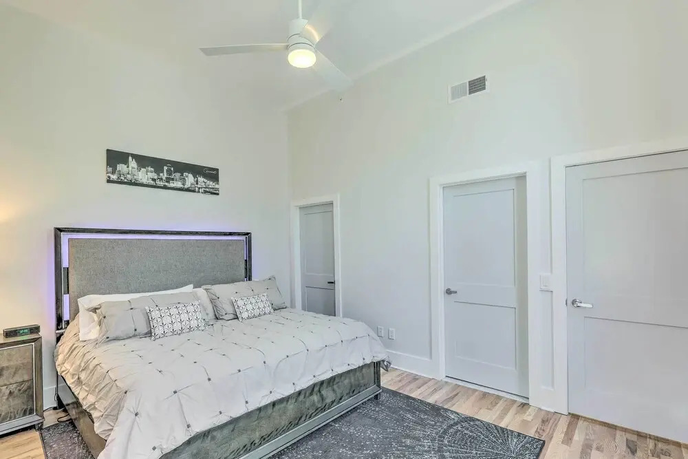Contemporary Cincinnati Condo - Pets Allowed!