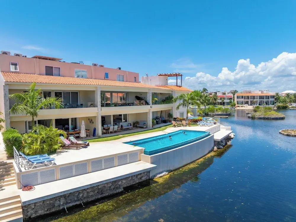 Lagoon Front Infinity Pool Paddleboard And Fun Puerto Aventuras