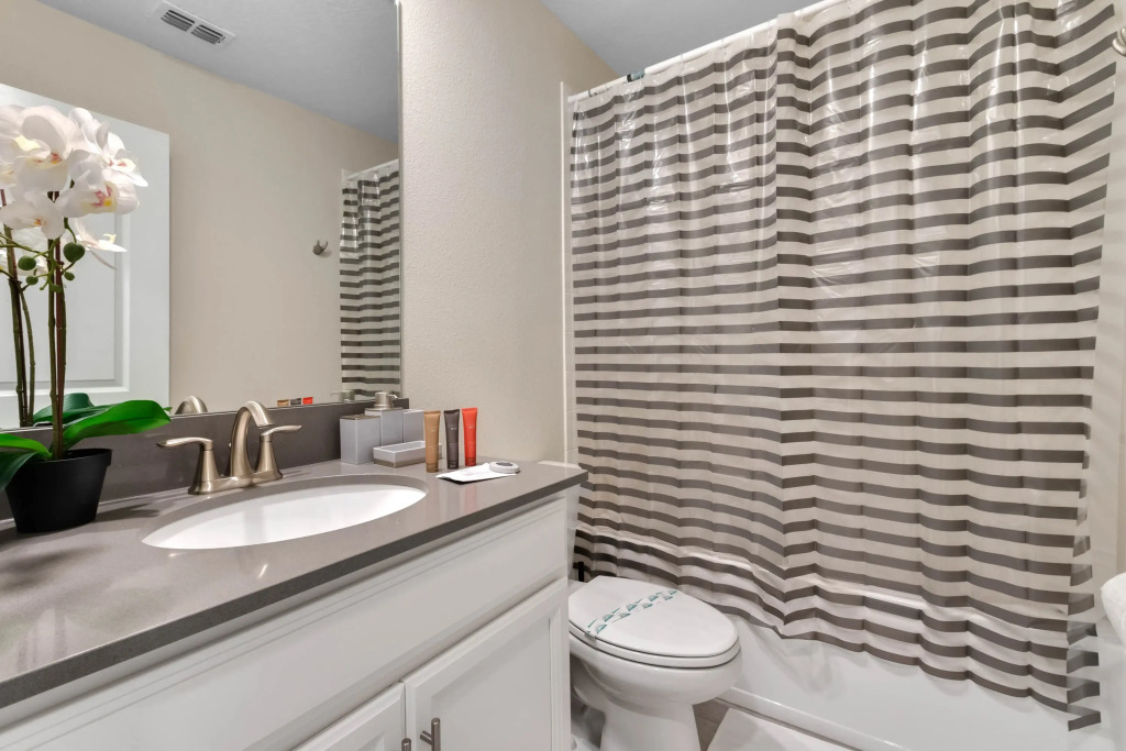 6 Bedrooms 6 Bathrooms Storey Lake 2851 Bd