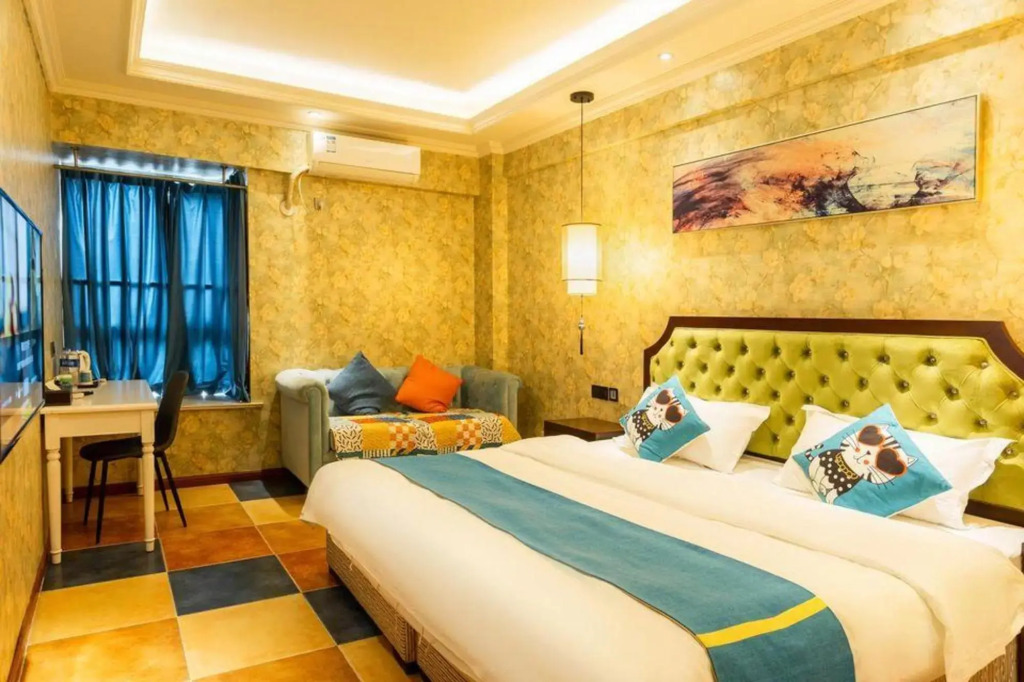 Crystal Hotel (Chengdu Xihua University)