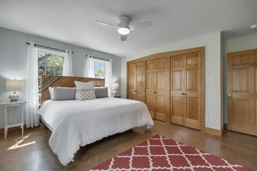 New! Gorgeous Home W/grill&views!