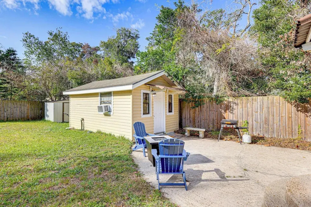 Nurse-ready Guesthouse 3 Mi to Dtwn Jacksonville!