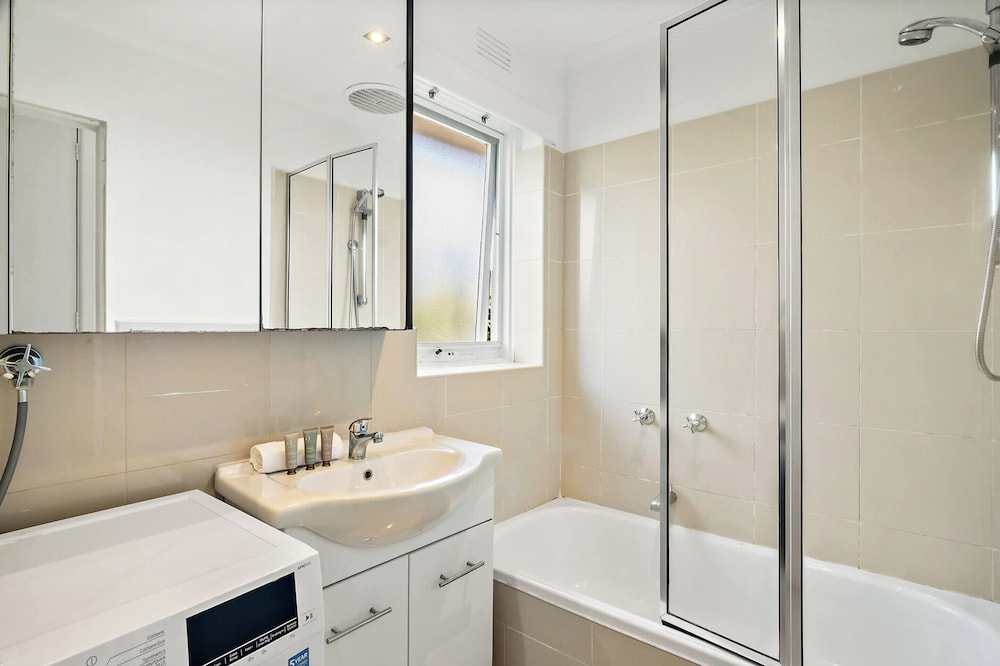 Bright 2-bed Apartment in South Yarra
