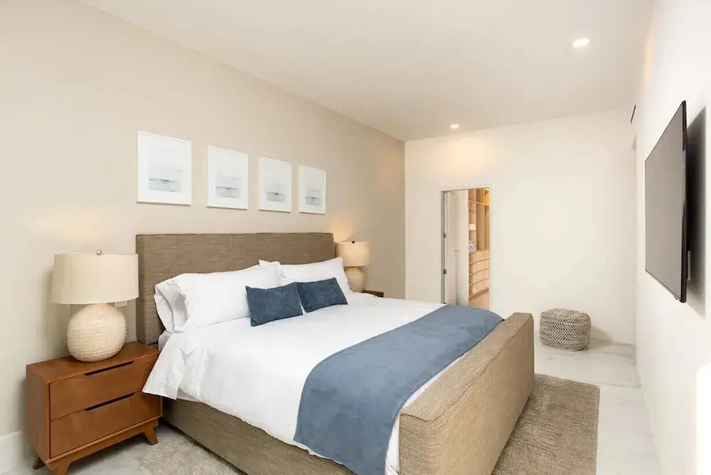 3BD Condo near Beach and Marina