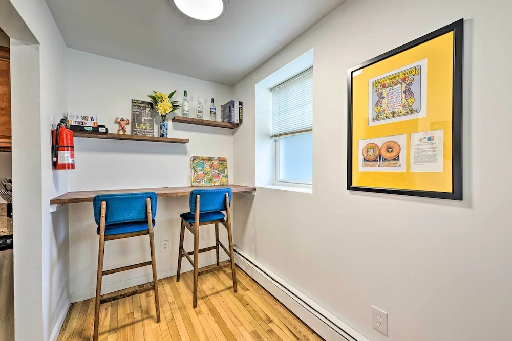 Central & Contemporary NJ Condo: Steps to Shore!