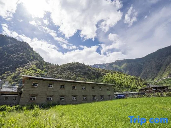 Yubeng Holiday Inn