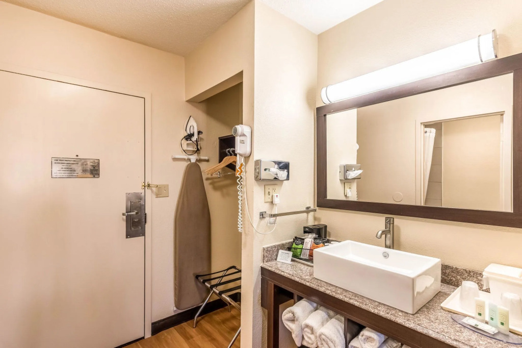 Colby Inn and Suites