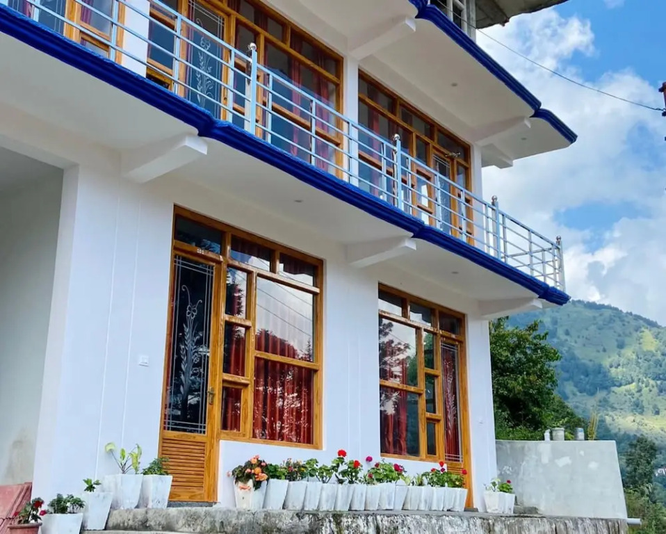 Goroomgo Mansarovar Inn Munsyari