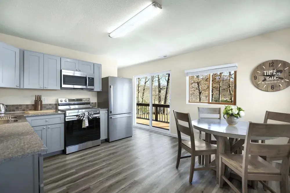 White Oak Landing Spacious 6 BDR w/ Boat Slip!
