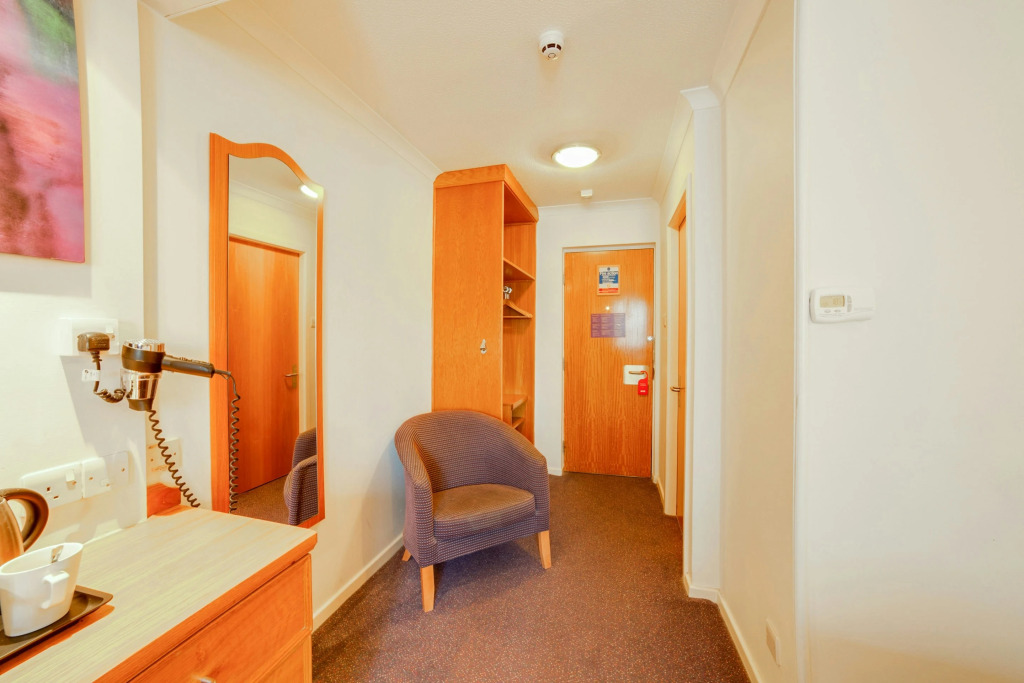 OYO Lakeside Haydock Hotel, St Helens, A580 East Lancs, Garswood Old Road