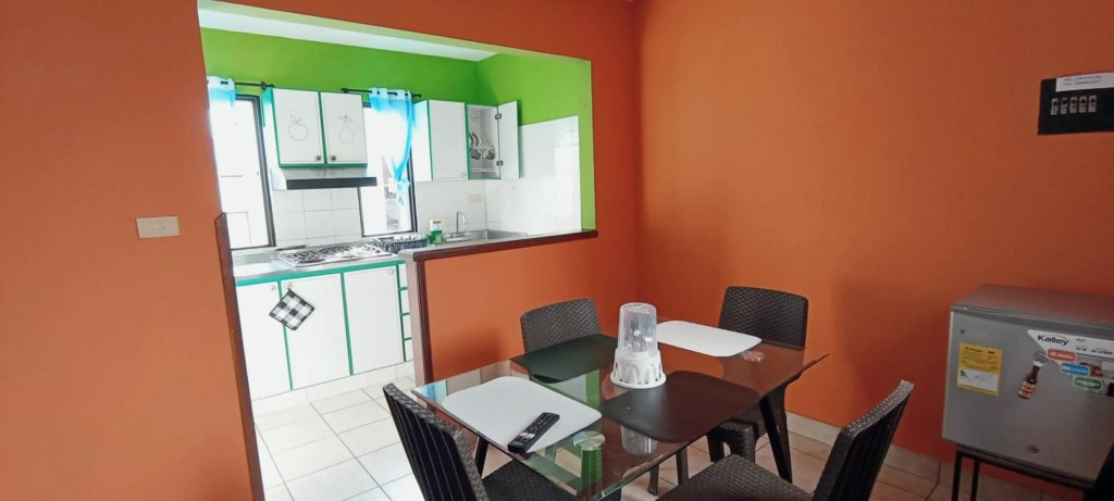Espectacular y muy bien localizado apartamento en el corazón de San Gil, junto a agencias de turismo, restaurantes, Gallineral, transporte, supermercado, panaderia, parking I 3