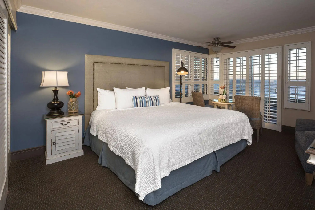 Sand Pebbles Inn