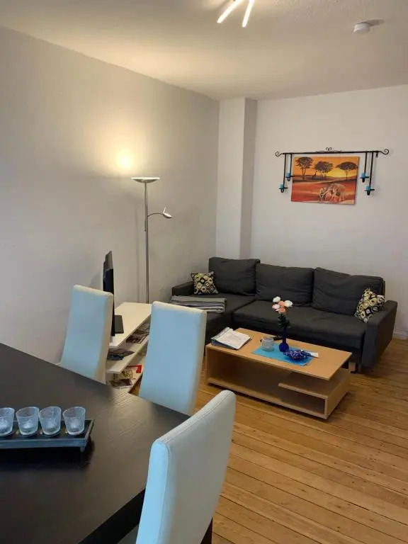 Zentrale 3 Zimmer Altbauwohnung mit Balkon