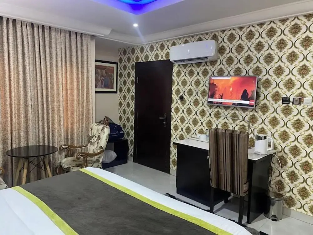 Lushville Hotels and Suites