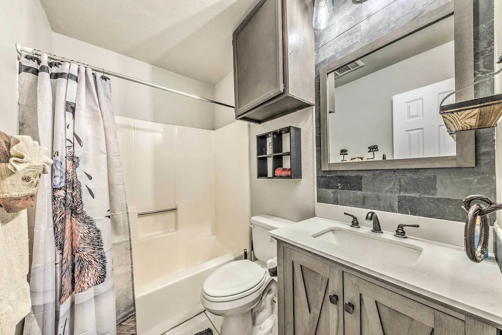 Cozy Ruidoso Condo w/ Grill & Mountain Views!