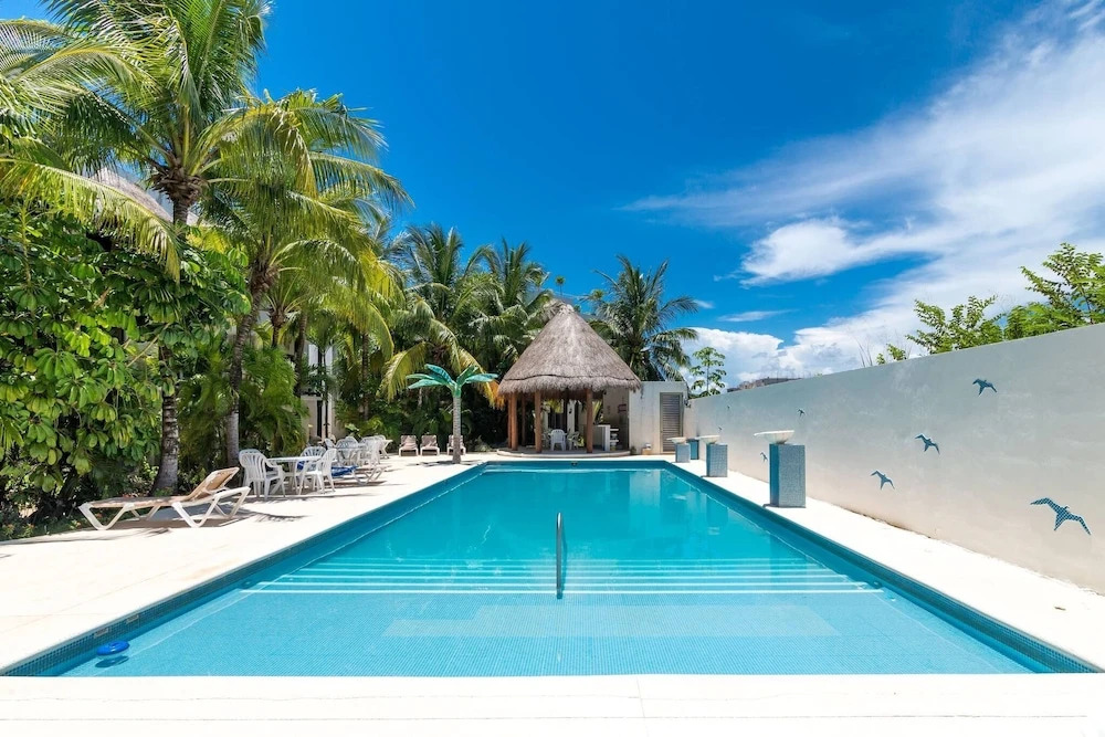 "My Coco Beach Condo" Just 1bk To Beach And 1bk To Famous 5th Av