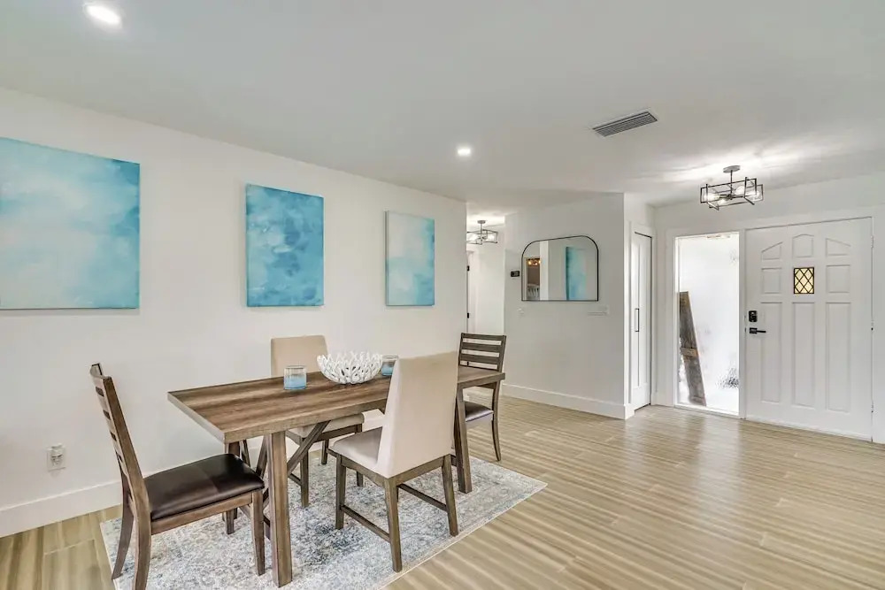 3 Mi to Yacht Club Beach: Family Escape w/ Dock!