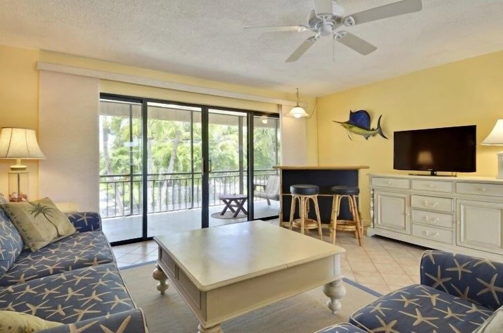 Beautiful 2 bedroom with Boat Slip 2 Home by RedAwning