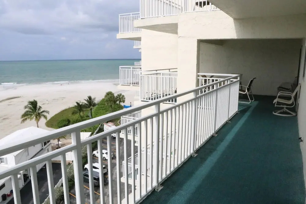 Jamaica Royale - 705 - 2 Br Condo