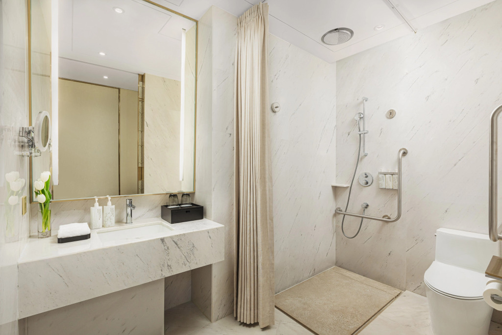 HUALUXE Shanghai Changfeng Park by IHG