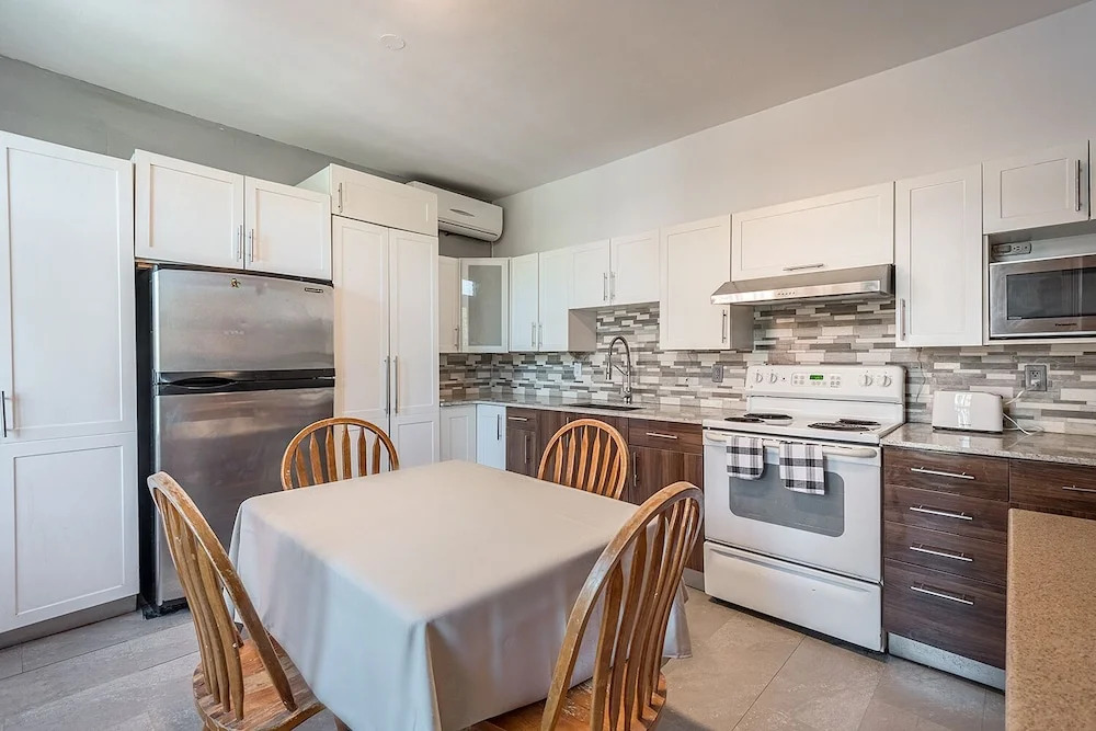 Beautiful 6BR Apt Near Olympic Stadium