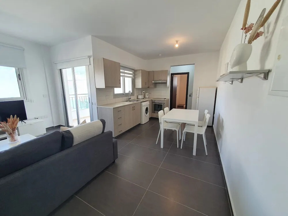 Phaedrus Living City Flat Demetra 102