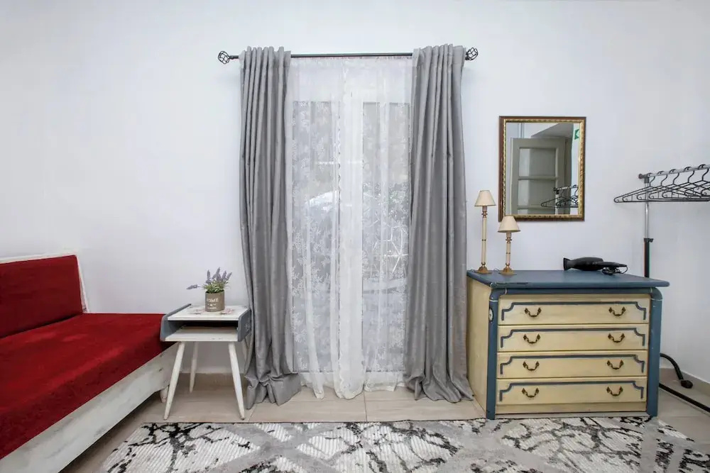 Relax in Elliniko Hidden Gem-vintage Bungalow With Garden and Hot Tub in an Iglo
