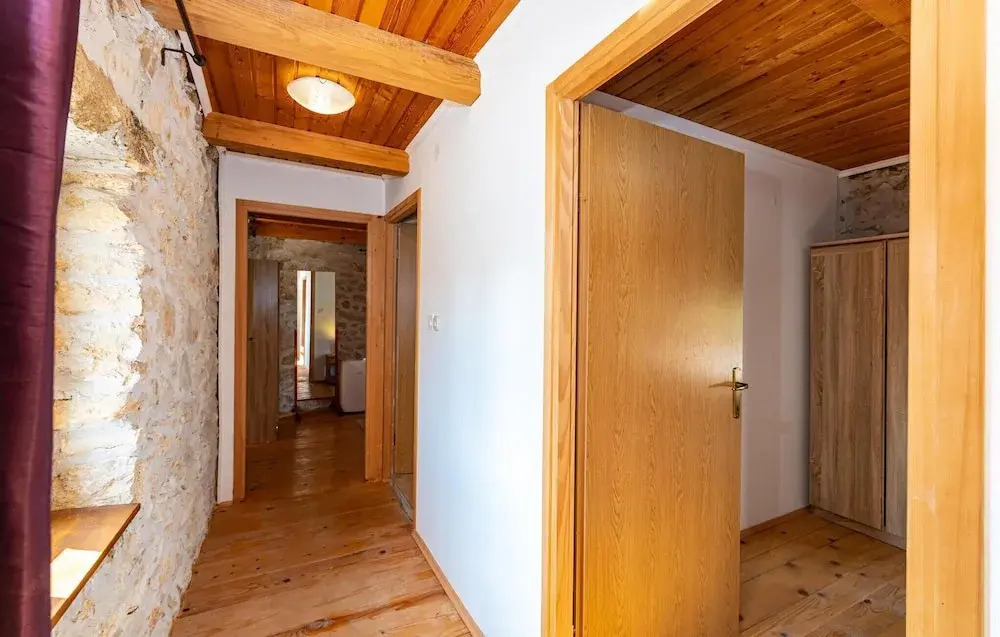 Beautiful Home in Lisane Tinjske With 5 Bedrooms, Wifi and Outdoor Swimming Pool