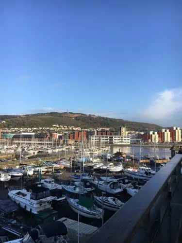 Swansea, Marina View Apartment